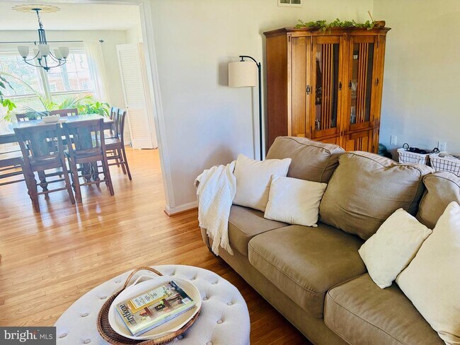 Building Photo - 3810 Lynn Regis Ct