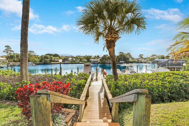 Building Photo - 964 NW Spruce Ridge Dr