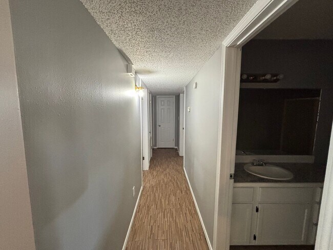 Building Photo - Come take a look at this 3-bedroom 1.5-bat...