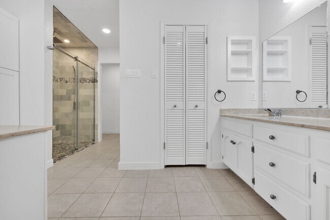 Building Photo - Charming 3/2 in Scenic Helotes, TX