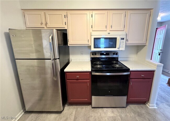 Building Photo - 1085 Sunhaven Dr