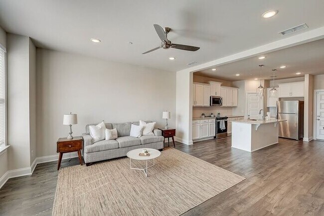 Building Photo - 1001 Lifford Ln