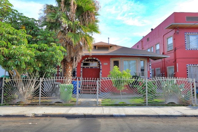 Building Photo - 1806-1810 S Berendo St