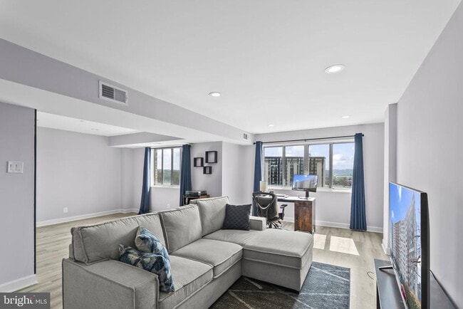 Building Photo - 5340 Holmes Run Pkwy