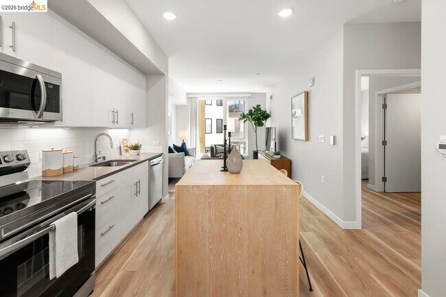 Building Photo - 260 Brooklyn Basin Wy