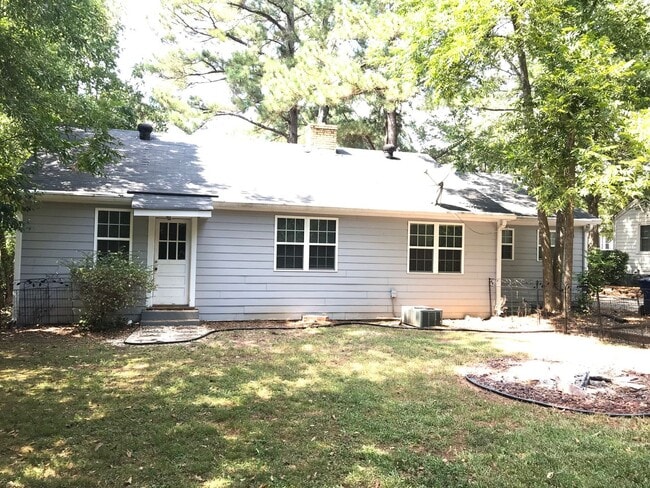 Building Photo - Three Bedroom in the Heart of Five Points