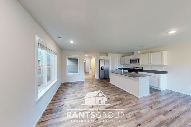 Building Photo - Great Location! Easy JBLM Commute!