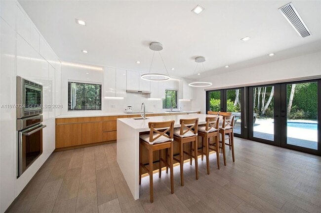 Building Photo - 1117 Alfonso Ave