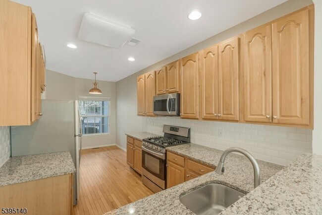 Building Photo - 105 Wallace Ct