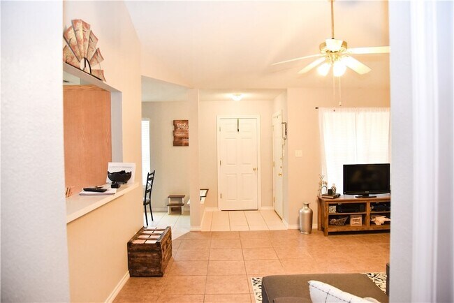 Building Photo - 3815 Oldenburg Ln