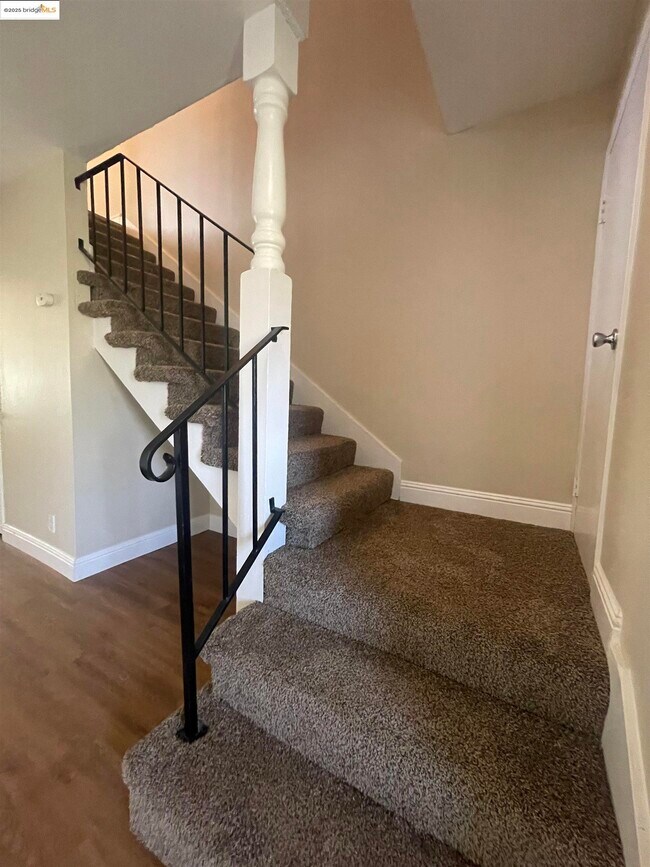 Building Photo - 35 Fountainhead Ct