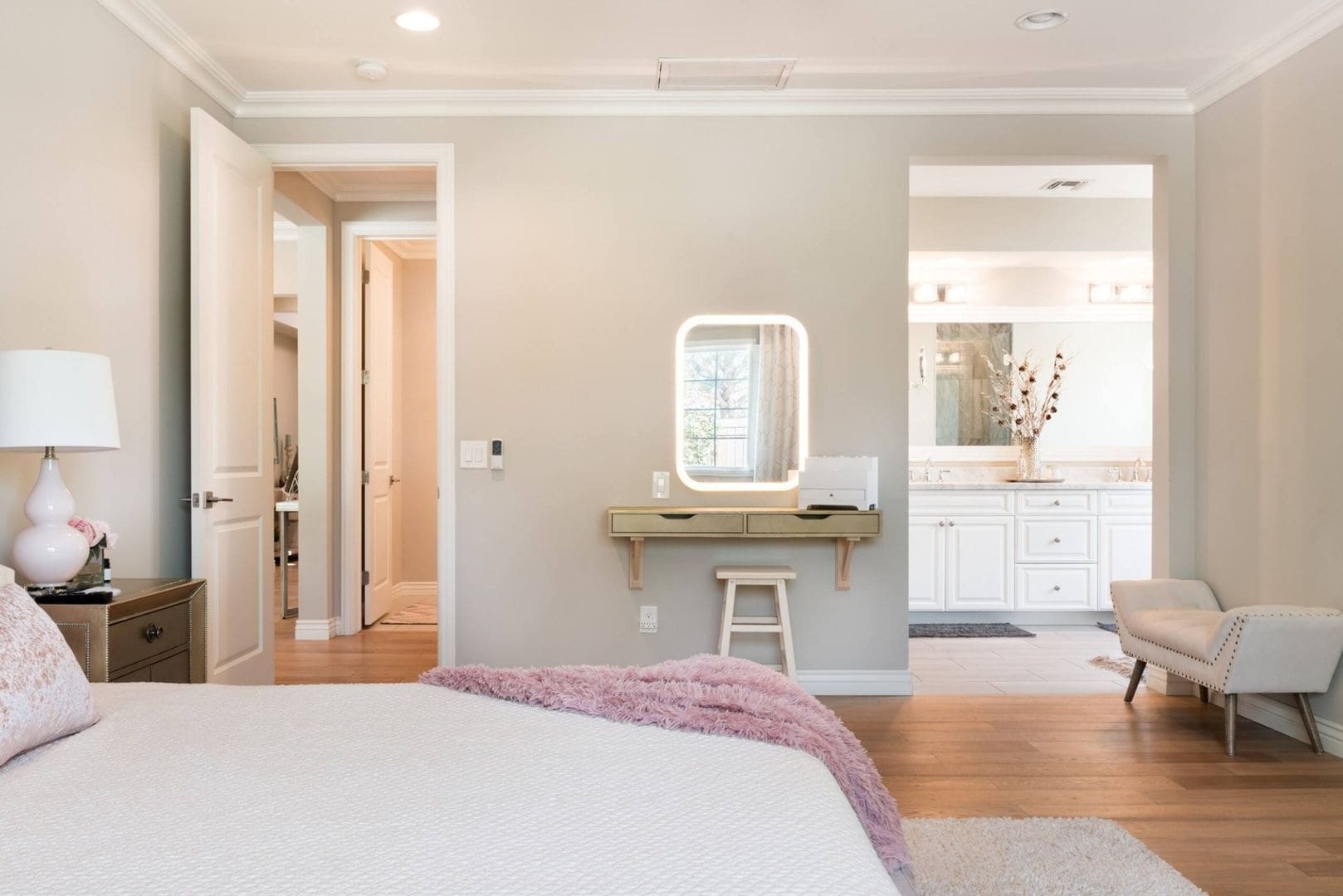 Building Photo - 3706 E Clarendon Ave