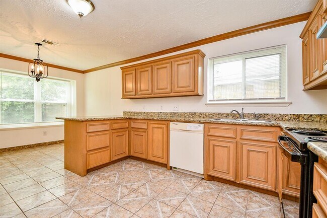 Building Photo - 2430 Ridge Hollow Dr