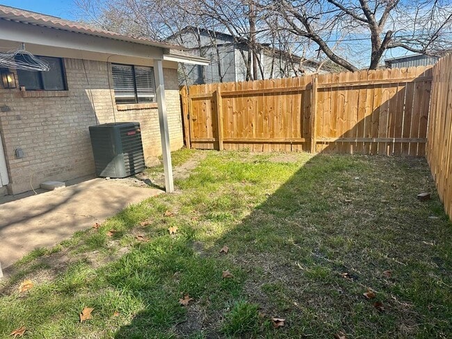 Building Photo - 836 N Meadows Dr