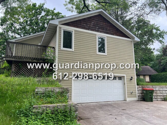 Building Photo - 1158 Summit Ave