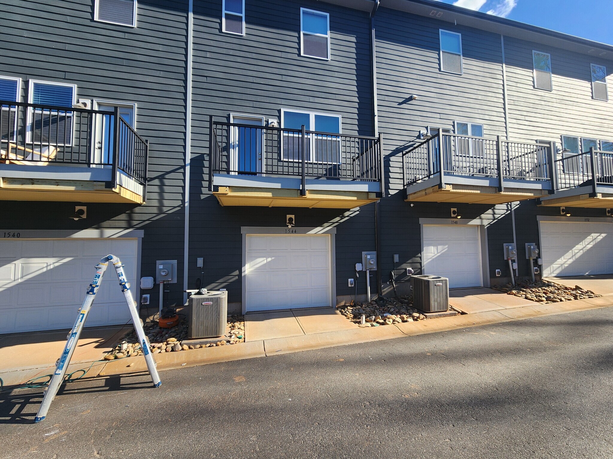 Building Photo - Room in Townhome on Levy Wy