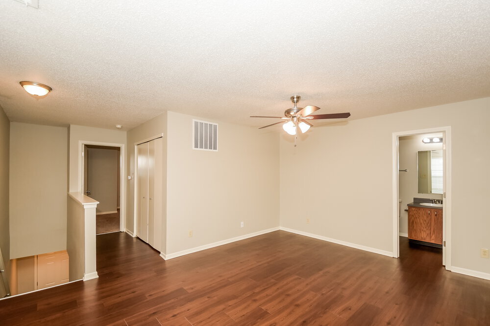 Building Photo - 941 Ravine Dr