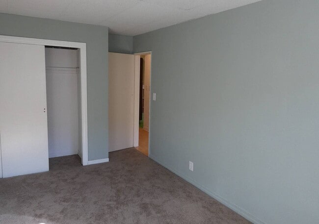 Building Photo - "Spacious 3-Bedroom Gem with Granite Accen...