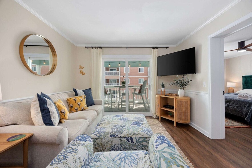 Building Photo - 824 N Waccamaw Dr