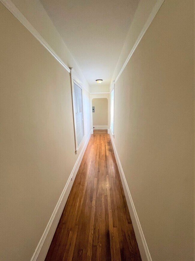 Building Photo - GORGEOUS, MUST SEE TOP FLOOR LOWER PAC HEIGHTS STUDIO!!!