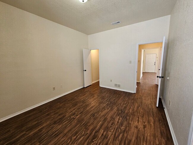 Building Photo - 3125 Tudor Ln