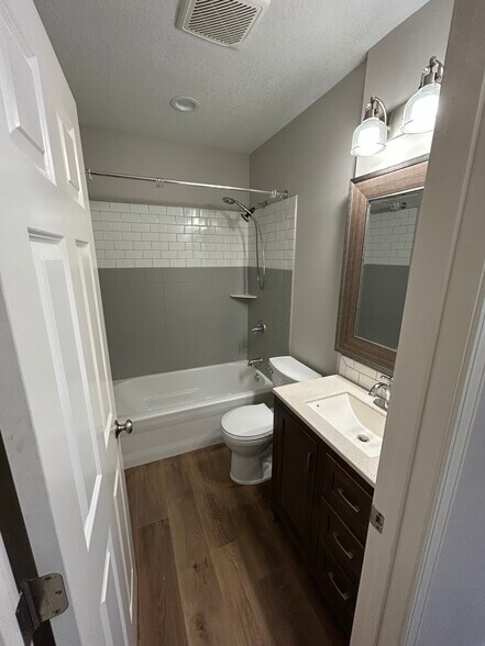 Building Photo - 950 29th Ave NE