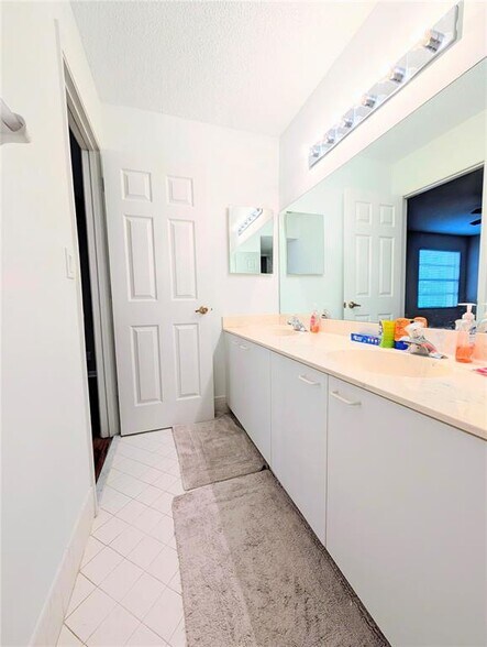 Building Photo - 10330 NW 12th Pl