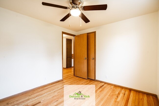 Building Photo - Upgraded Spacious 3 Bedroom Townhome Waukesha