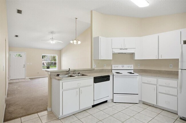 Building Photo - 165 Plainview Dr