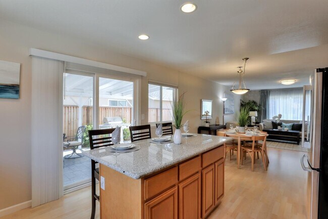 Building Photo - 1060 Belford Dr