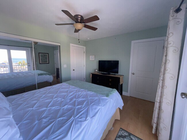 Building Photo - Lovely Condo Available Early September 2024