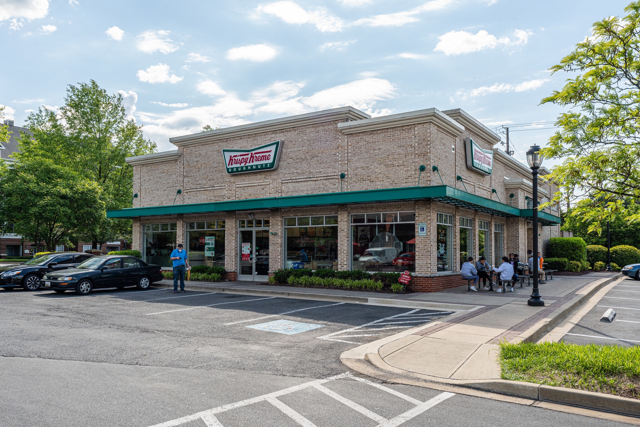 Krispy Kreme & other restaurants 2 blocks away! - 502 Fallsgrove Dr