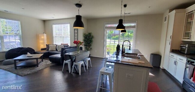 Building Photo - 2 br, 2 bath Condo - 3825 Doc Berlin Dr.