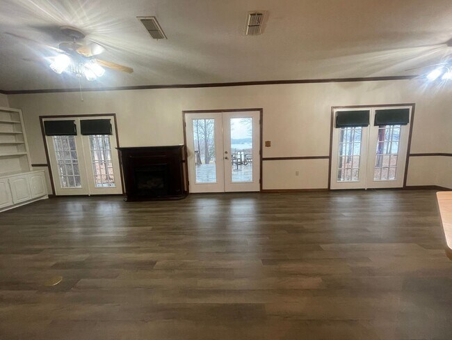 Building Photo - Cypress Lake Front Property in Benton!