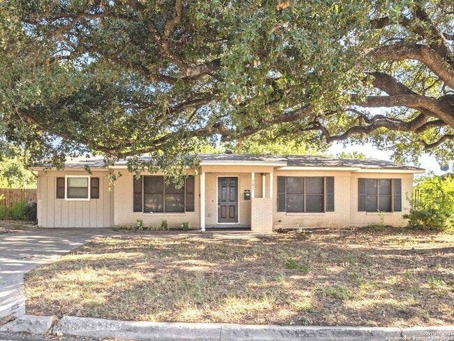 Primary Photo - 107 Sabyan Dr