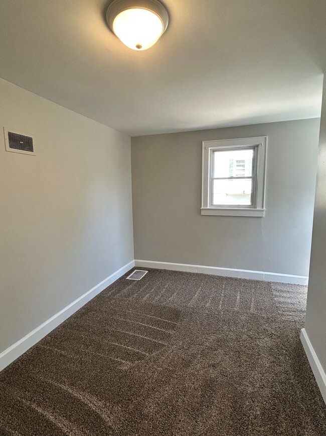 Building Photo - Two bedroom duplex