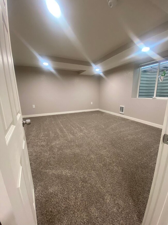 Building Photo - Foothills Properties - Duplex