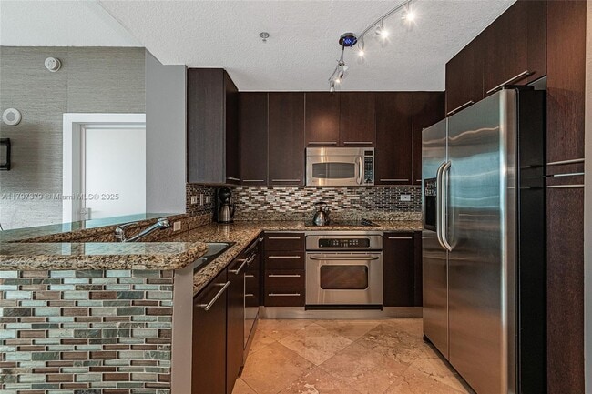 Building Photo - 6515 Collins Ave