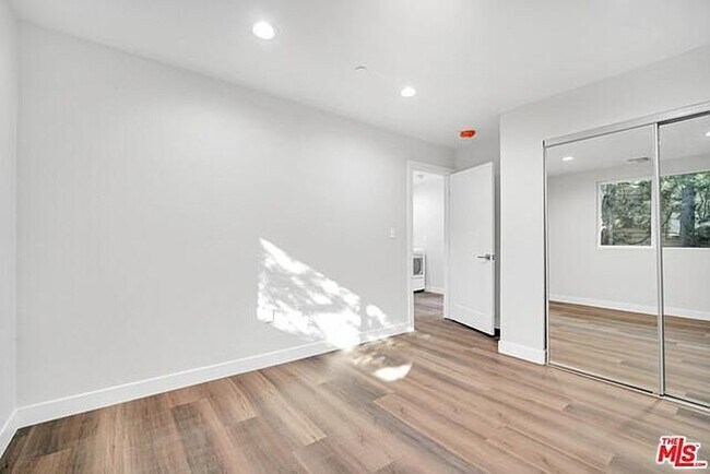 Building Photo - Saticoy Villas