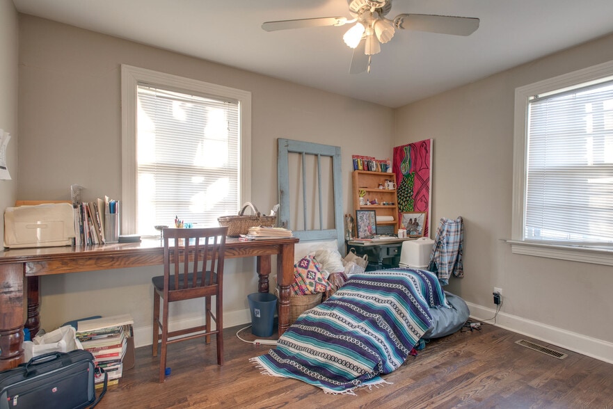 Building Photo - 253 Thuss Ave