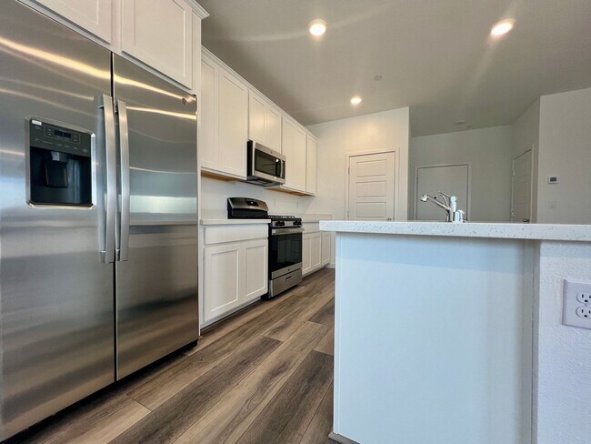 Building Photo - Stunning Newly Built 4-Bedroom, 3-Bathroom Home in Henderson