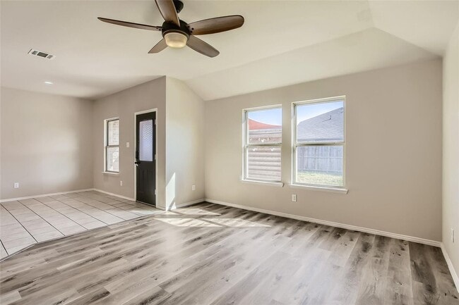 Building Photo - This well-maintained 4 bedroom home is located in a quiet neighborhood that has a community park ...