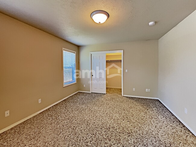 Building Photo - 1956 Lynx Ave SW