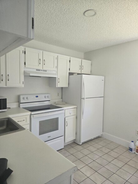 Building Photo - 1014 S Independence Dr
