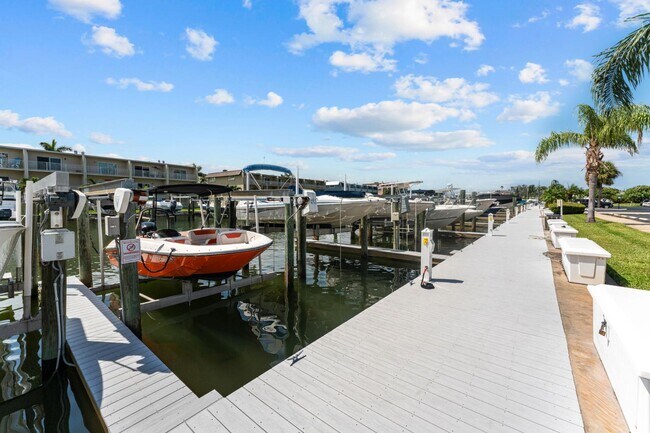 Building Photo - 1 Key Capri