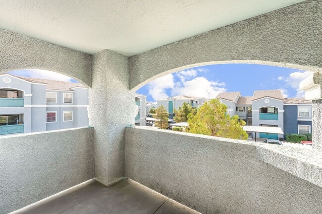 Building Photo - Beautifully Remodeled 2 bedroom Condo!