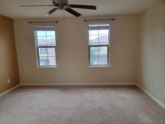 Building Photo - 3 Bedroom 3 bath house with a loft for rent in Folsom in the Parkway.  Solar & 240V Electric Car ...