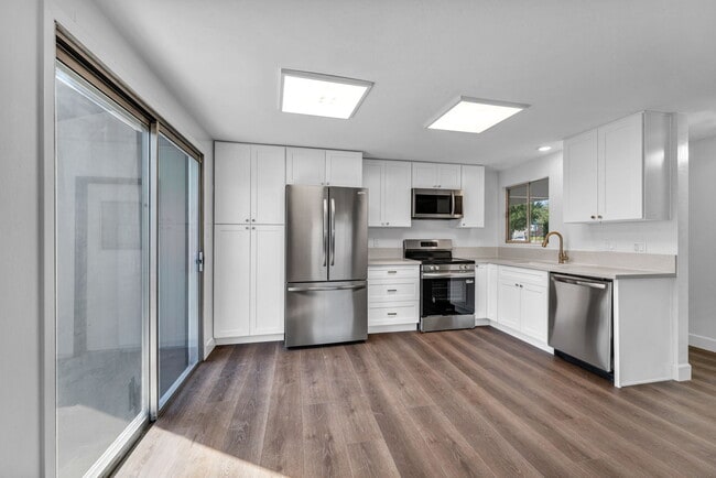Building Photo - 785 Casazza Dr