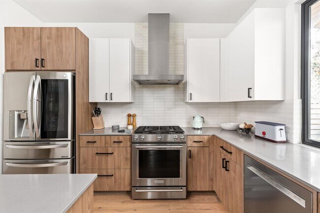 Building Photo - 1502 Waller St