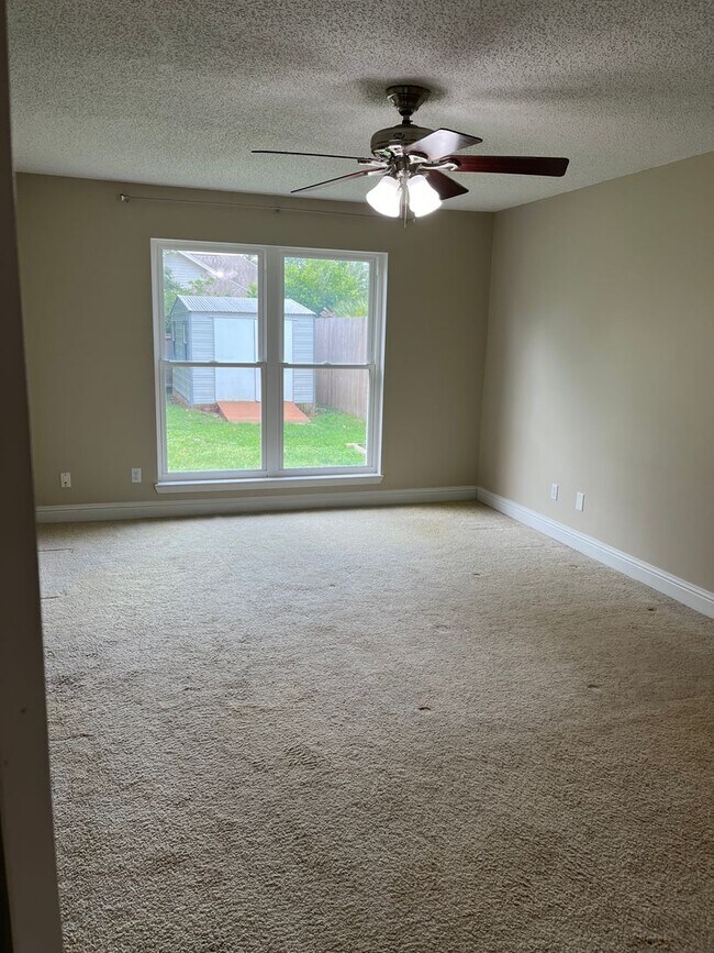 Building Photo - Beach Access 5BR 3Bath Home in Mary Esther